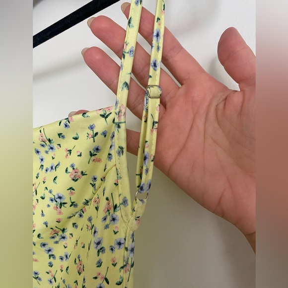 Floral Print Spaghetti Strap Backless Dress (S) - Picture 4 of 6